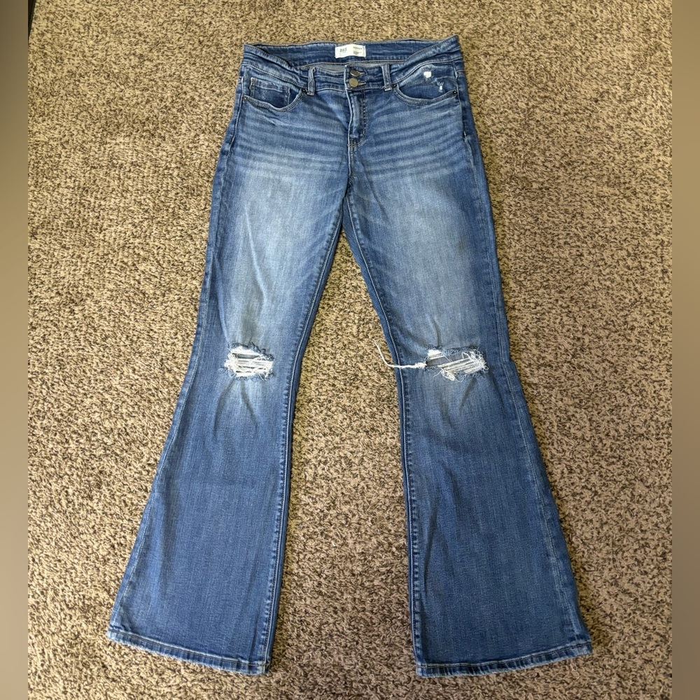 BKE Midrise Flare jeans! Super cute btw just don’t fit me:/